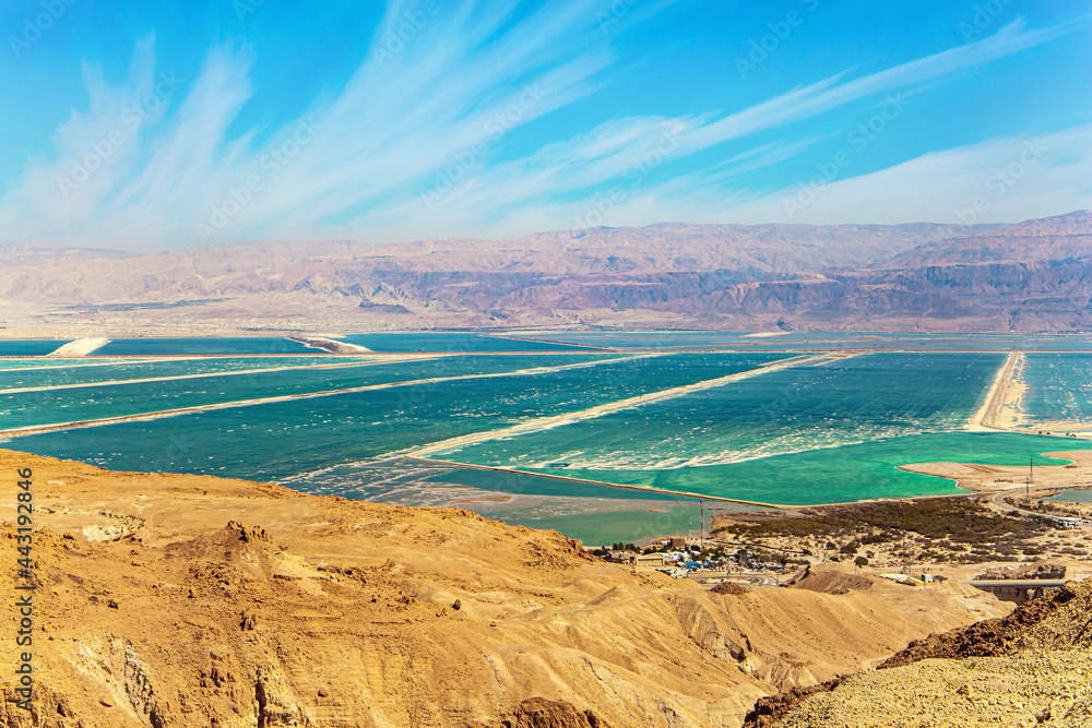Sea between the Israel and Jordan.