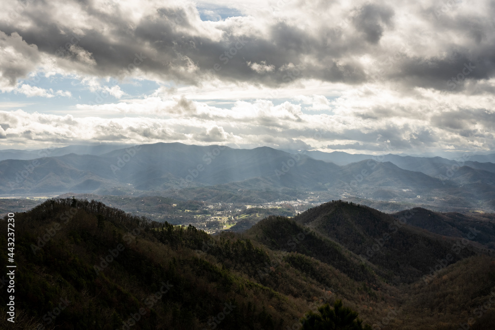 Naklejka premium Shafts Of Light Over Bryson City