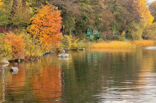 Green cottages at the lake ...