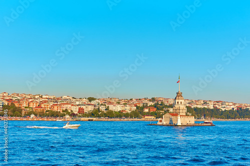 Tableau sur toile Maiden's Tower in the Bosphorus Strait