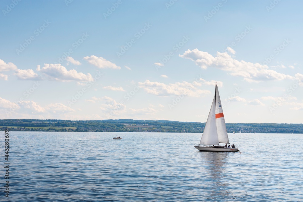 Obraz premium Sailing on Lake Bodensee in germany with blue sky in the background