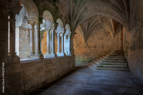 Claustro del monasterio de Santo Estevo en Ourense Galicia España © Salvadorjp