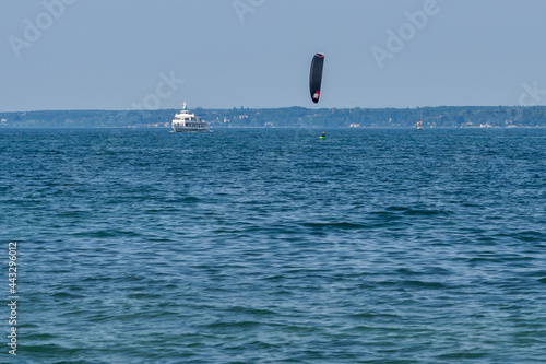 Kite et navette sur le lac de Genève © Pyc Assaut