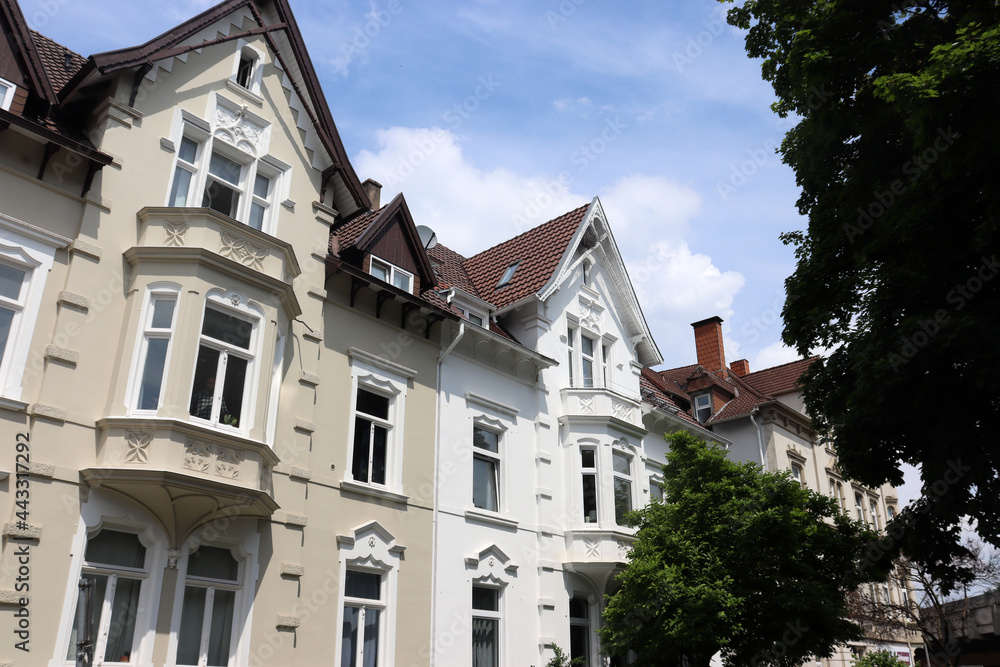 Obraz premium Historische Fassaden im Altbauviertel im Bielefelder Westen, Bielefeld, NRW, Deutschland