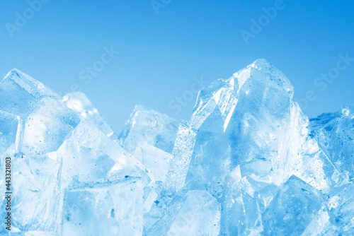 Cuadro en lienzo pieces of the iceberg or ice mountain on blue background