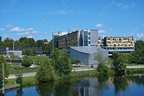 Foto Trent University is a small city liberal arts university with modern architecture in a scenic riverside location