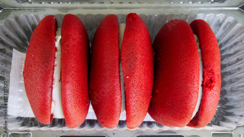 Obraz na płótnie Red Crème Filled Gobs