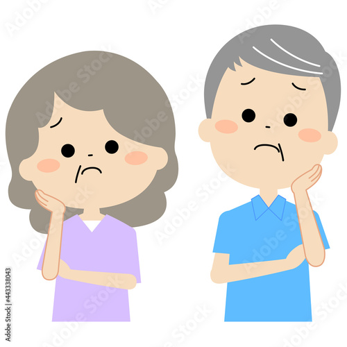 上を向いて考え悩む老夫婦