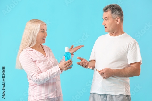 Mature couple with tooth br...