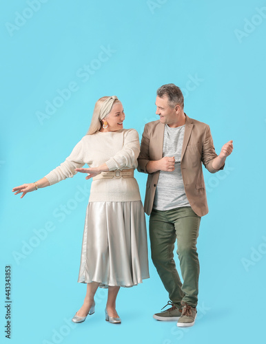 Dancing mature couple on co...