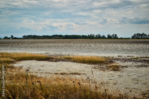 ausgetrockneter Salzsee und Steppenlandschaft im Seewinkel Neusiedler See, Burgenland  photo