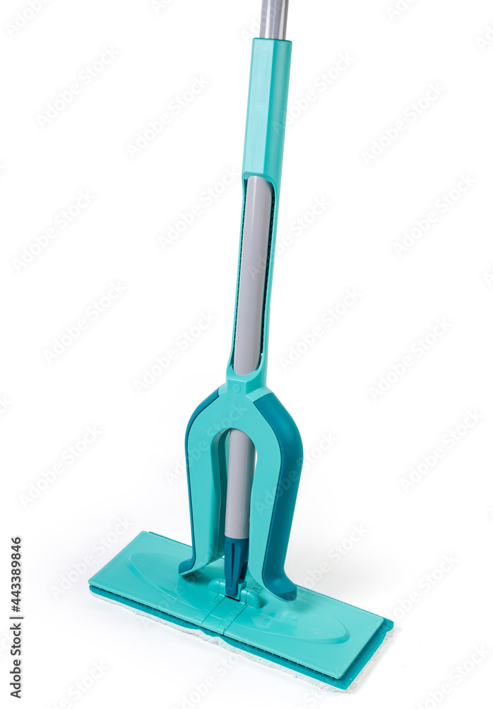 Flat wet mop with clamp to mop folding on handle