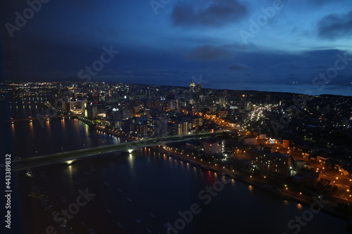 日本の新潟の街の美しい夜景 © 仁 藤原