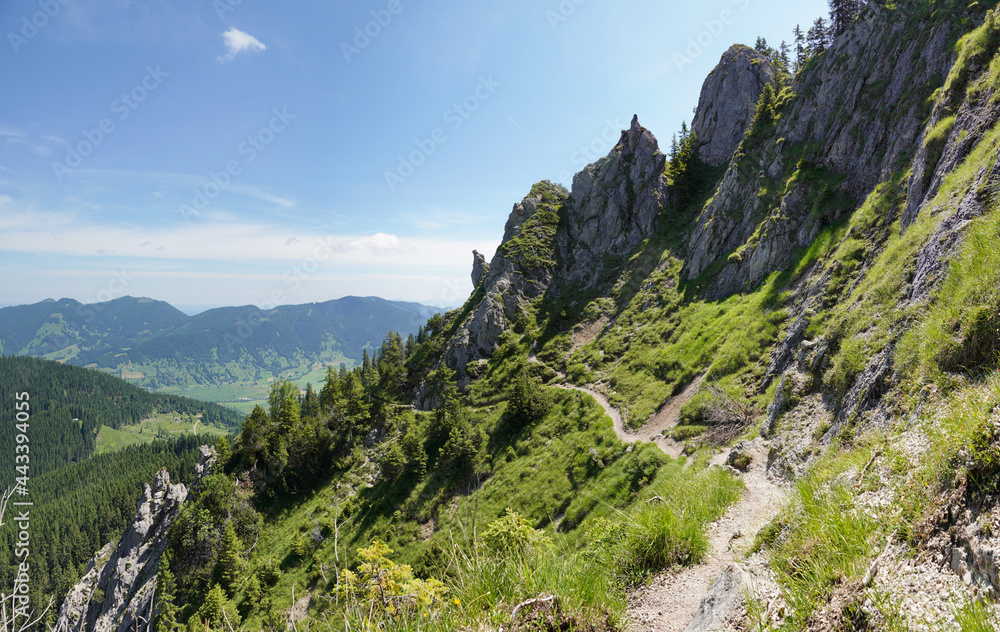 Obraz premium Spannende Grat-Wanderung Oberammergau: Zahn/Sonnenberg/Pürschling