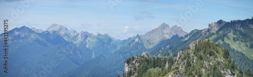 Spannende Grat-Wanderung am Pürschling: Blick nach Westen Ri. Tannheimer Tal