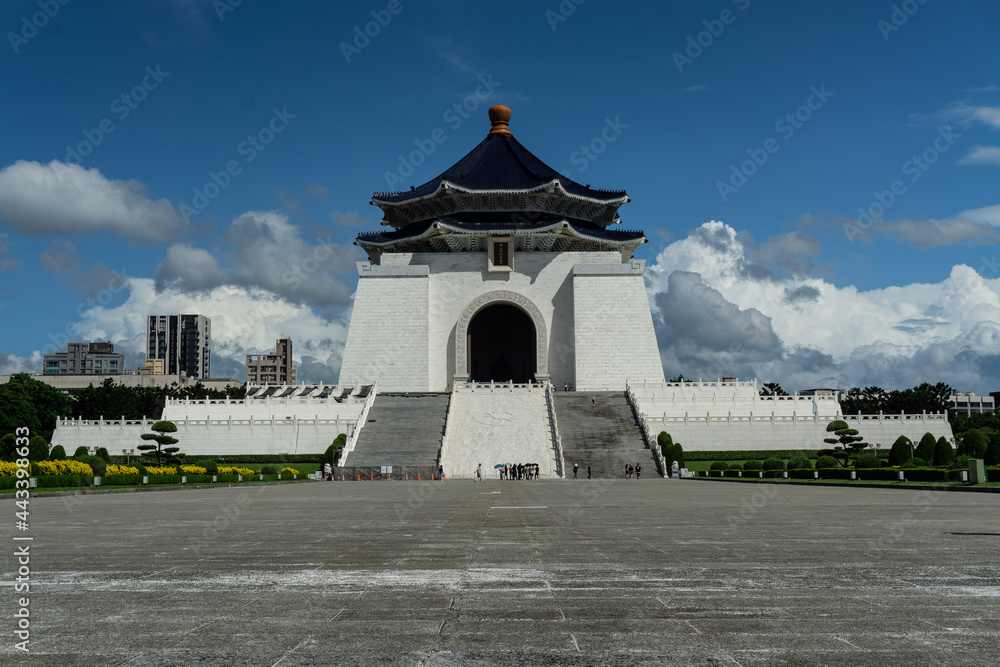 Fototapeta premium Chiang Kai Shek Memorial Hall in Taipei, Taiwan. The beautiful white building has an octogonal blue roof because number 8 is considered lucky in chinese culture.