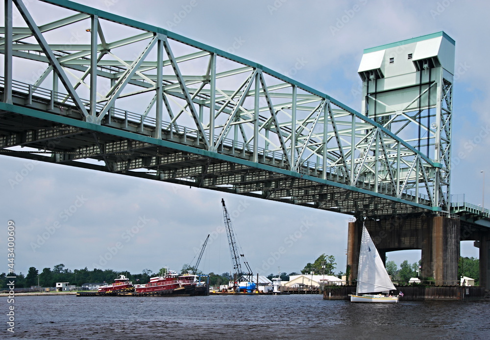 Brücke über den Fluss Cape Fear River, Wilmington, North Carolina Brücke über den Fluss Cape Fear River, Wilmington, North Carolina