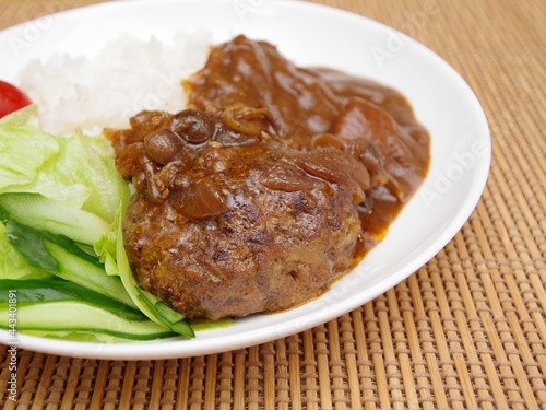 カレーライス、ハンバーグ乗せ