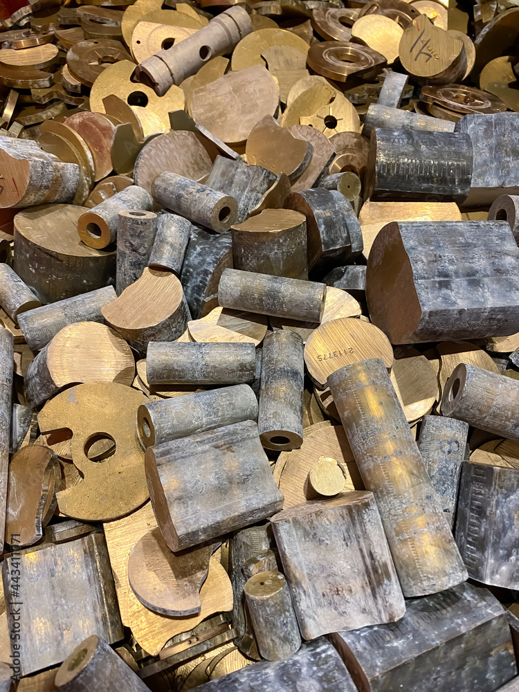 Bronze scrap bars and solids for recycling Bronze scrap bars and solids for recycling