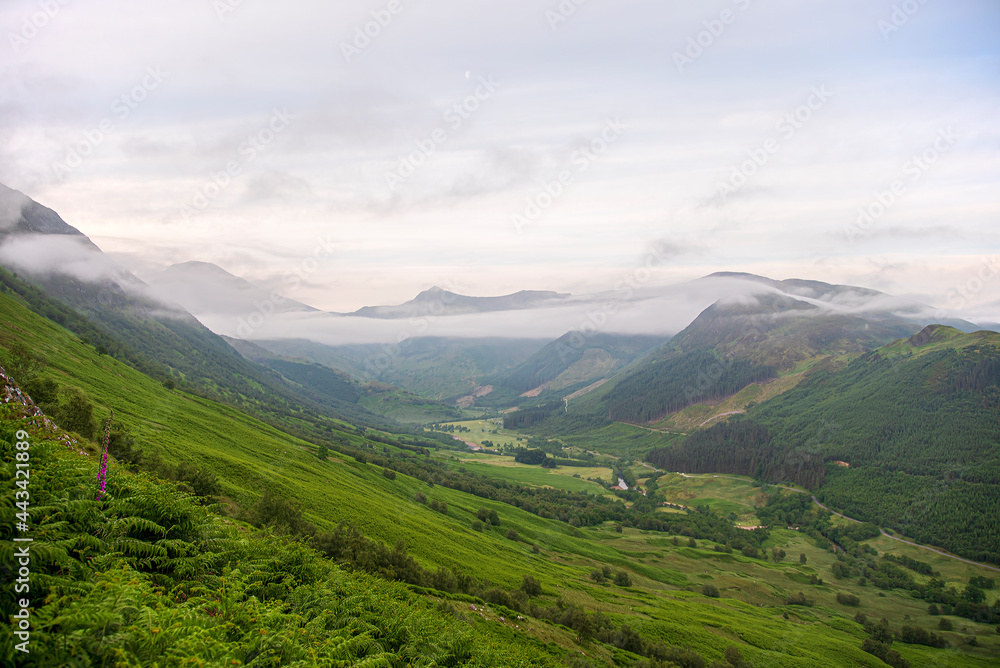 Obraz premium Landscape photography of mountains and valley
