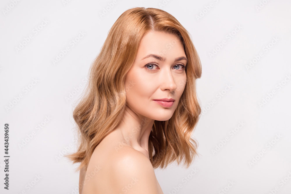 Photo portrait woman naked shoulders serious face in salon isolated white color background Photo portrait woman naked shoulders serious face in salon isolated white color background