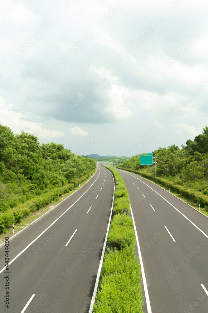 Obraz premium Country Expressway in Northeast China in Sunny Days