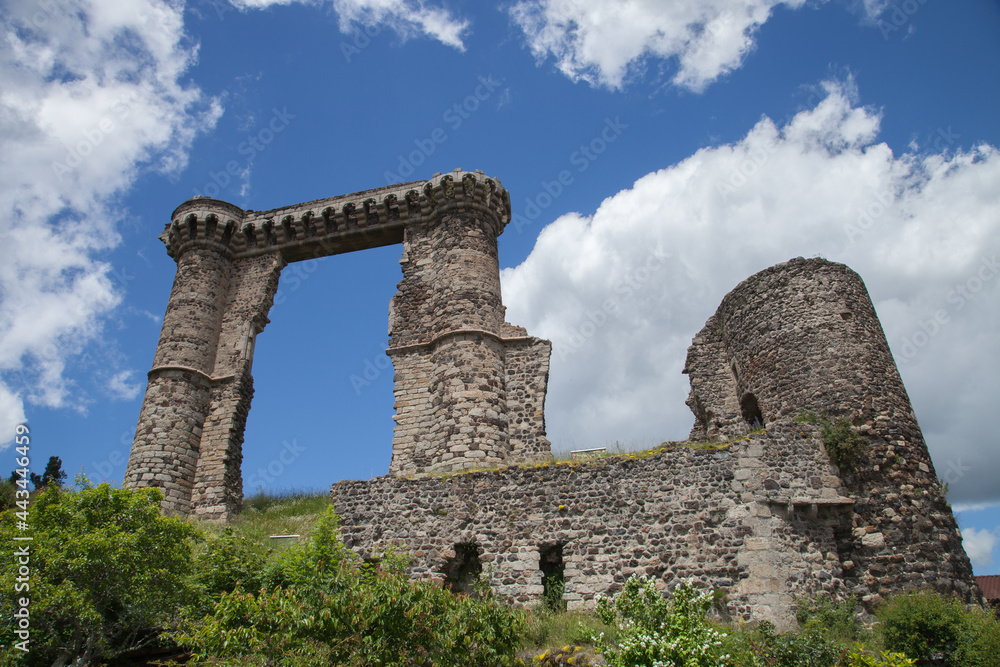 Ruine du château d'Allègre (Haute-Loire) surnommée la Potence