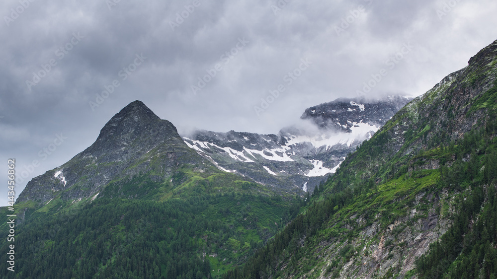 Fototapeta premium Unwetter zieht auf in den Alpen