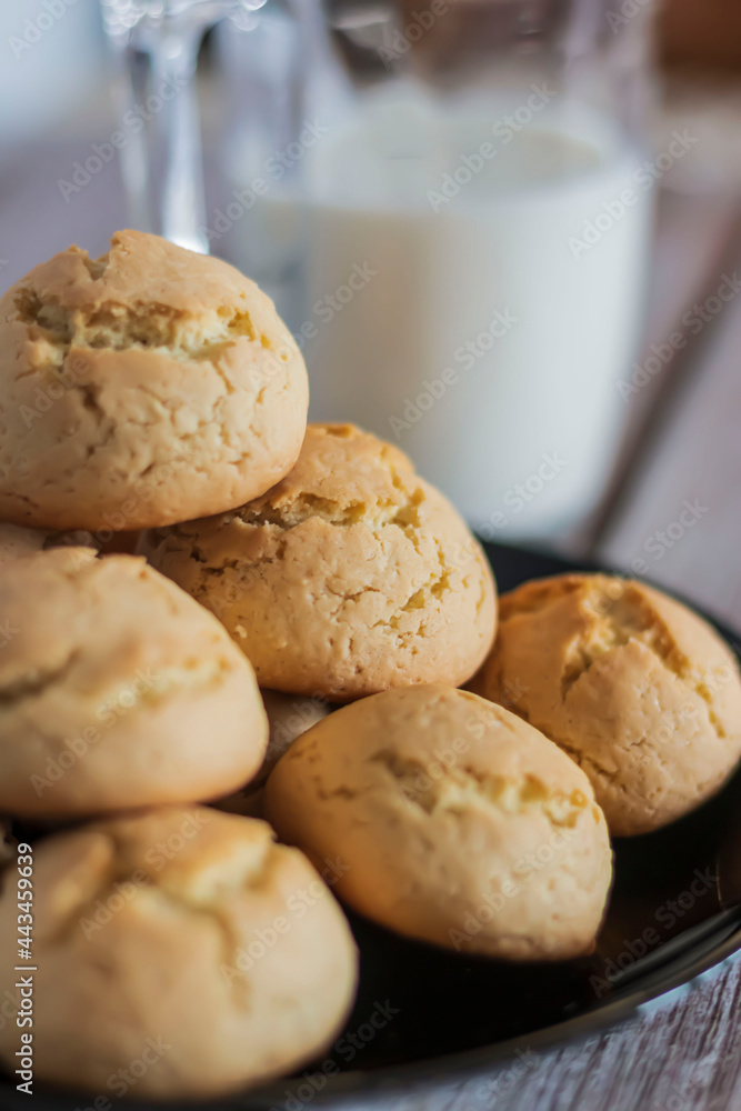 There is a bowl of delicious cookies on the table.
There is a bowl of delicious cookies on the table.