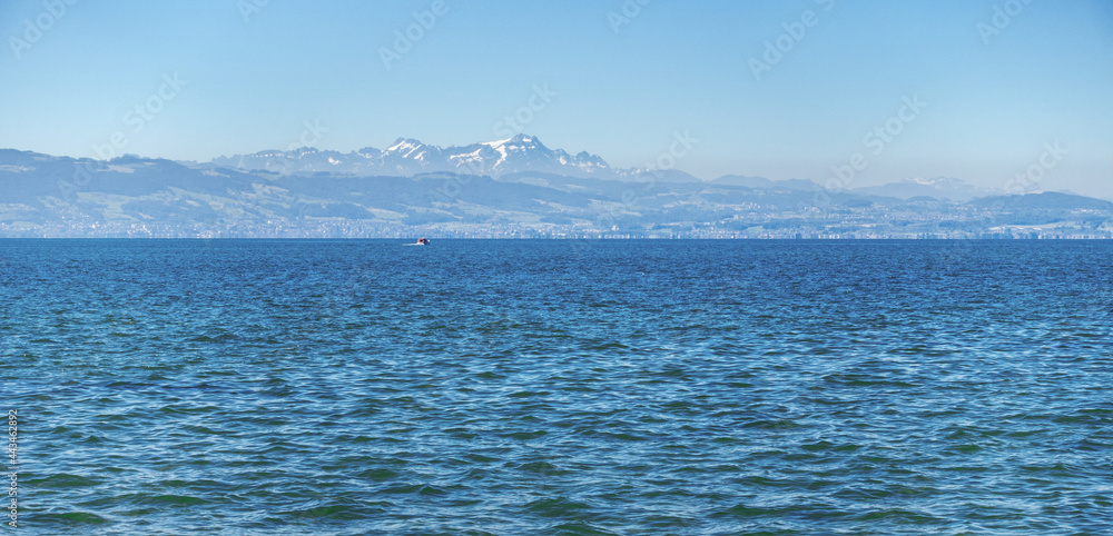 Fototapeta premium Blick auf den Bodensee und die Schweiz 