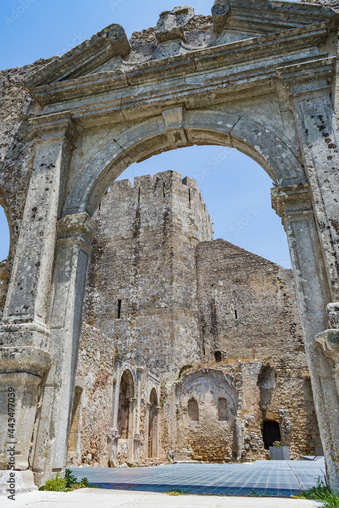 Palmela Castle framed by an arch and ruins of the Church of Santa Maria, PORTUGAL