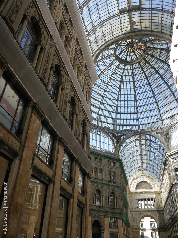 Altes italienisches Einkaufszentrum