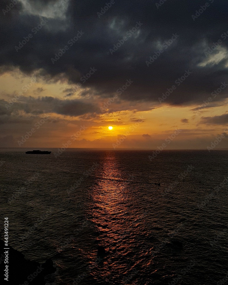 Fototapeta premium sunset over the sea