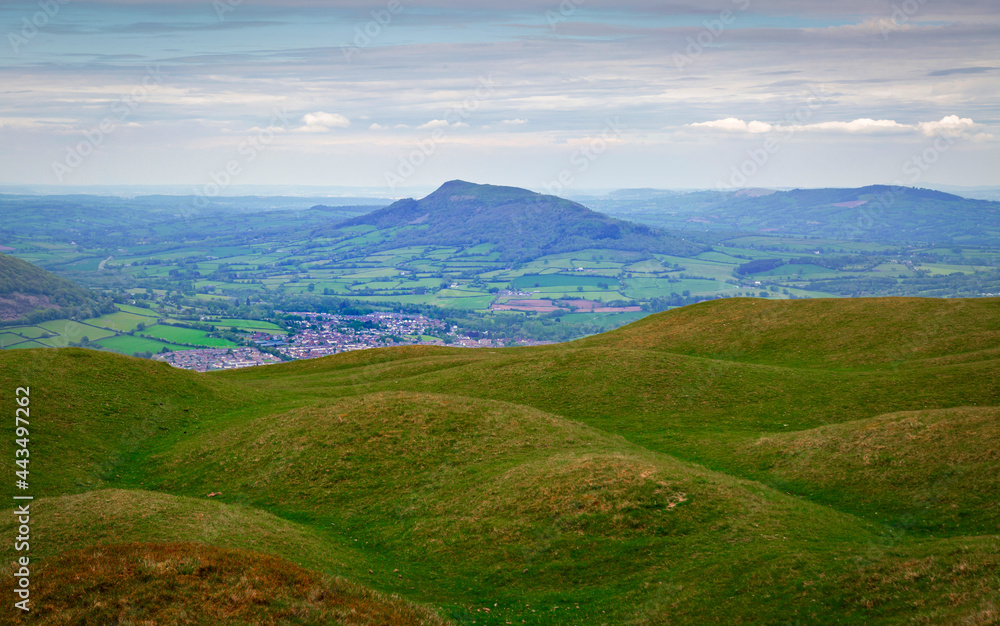 Naklejka premium Skirrid mountain in Abergavenny