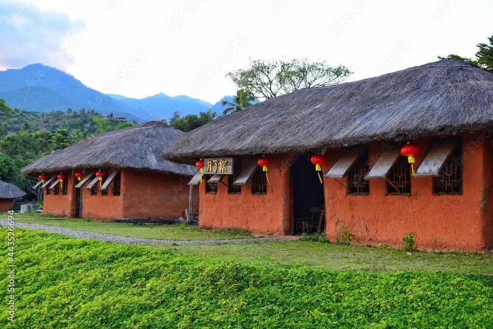 Obraz premium Santichon Village, A house built from clay, modified to bring branches and dry leaves to the roof, is a village in the Yunnan Chinese Cultural Center.