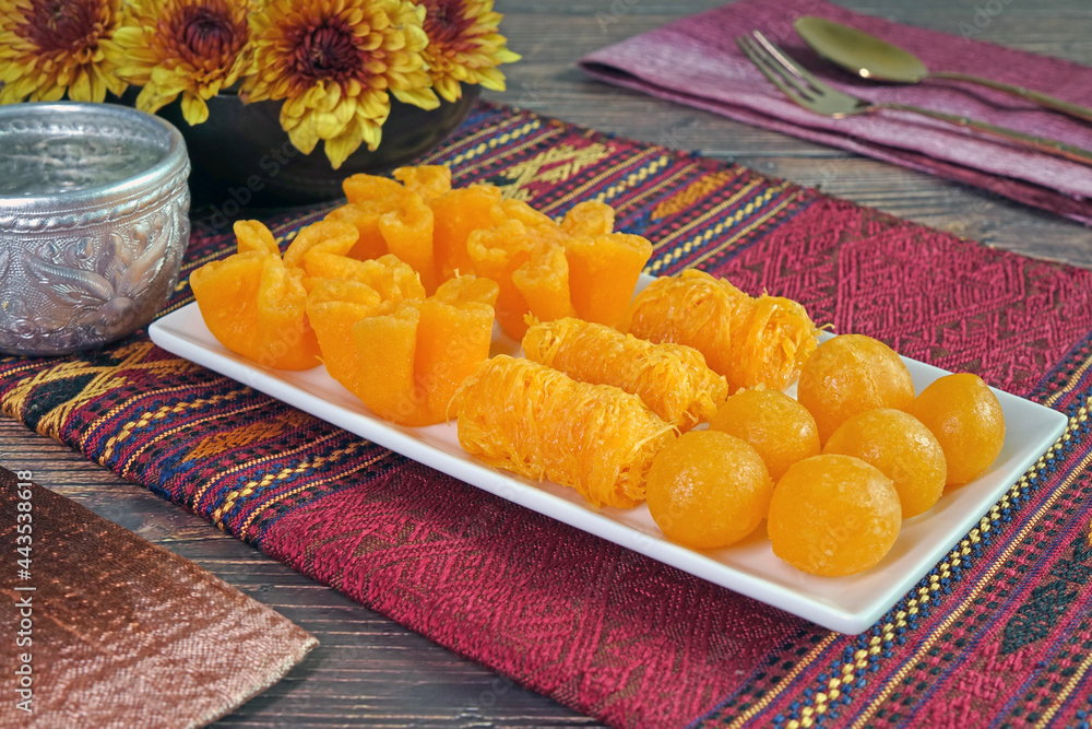 Foto de Thai desserts : Three mixed of Golden Thai sweetmeat, Gold