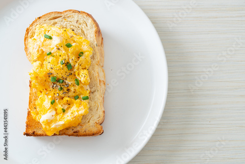 bread toast with scramble egg