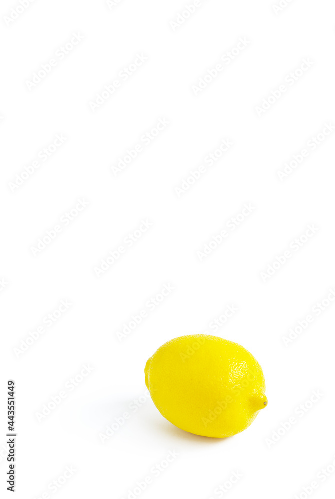 Lemon on white background, And copy space. 白背景上のレモンとコピースペース Lemon on white background, And copy space. 白背景上のレモンとコピースペース