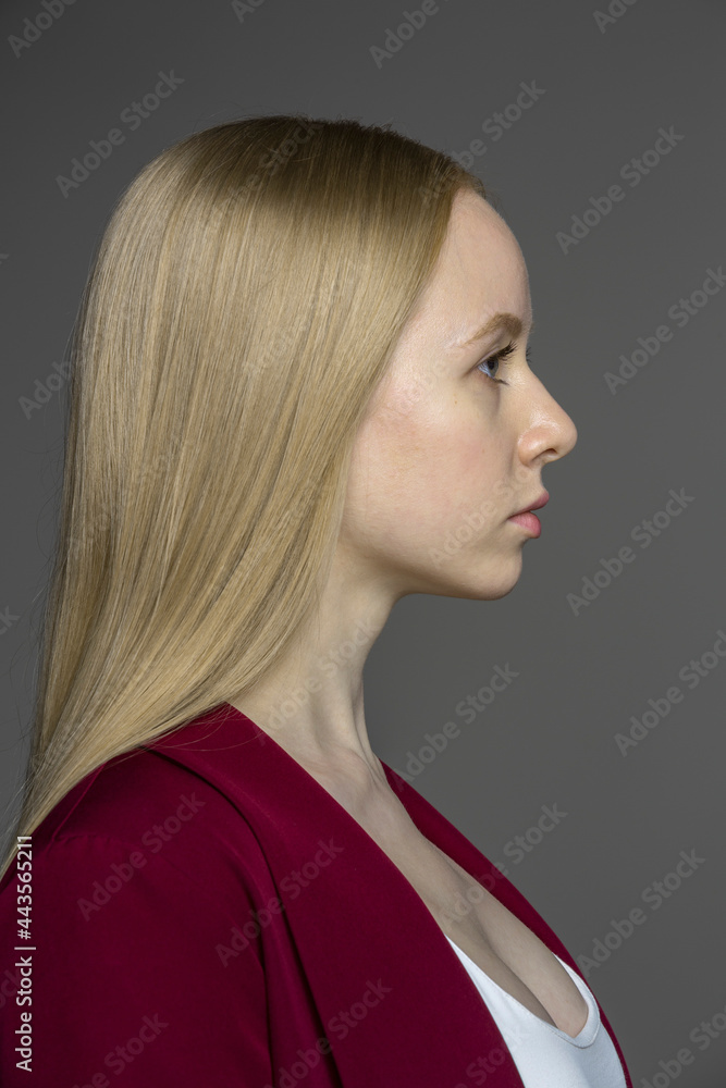 Profile portrait serious young woman with blonde hair
Profile portrait serious young woman with blonde hair