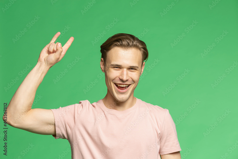 Portrait carefree young man gesturing horn sign
Portrait carefree young man gesturing horn sign