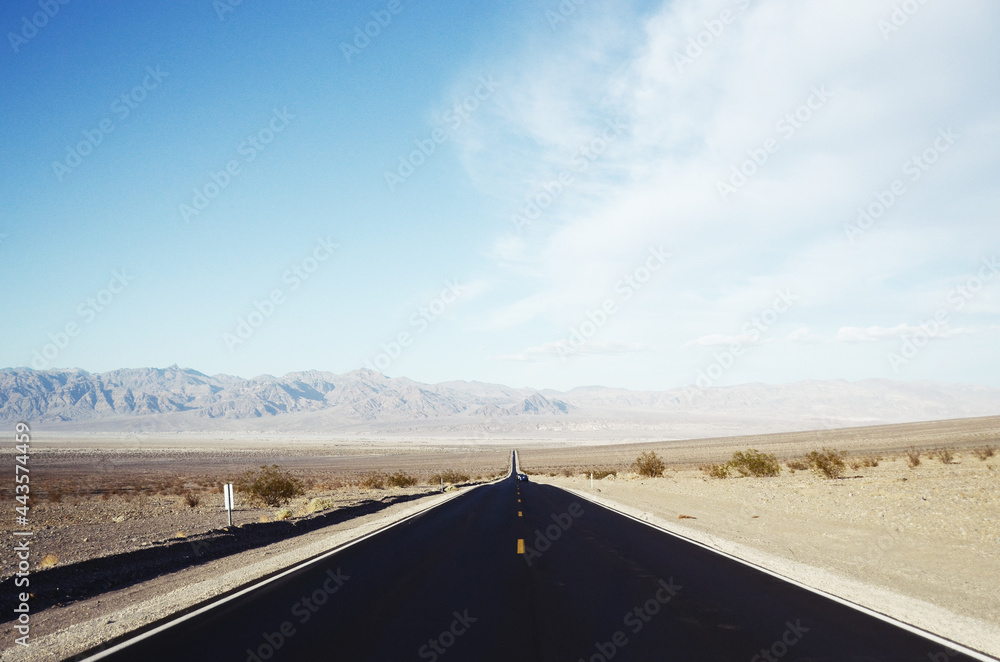 Fototapeta premium USA, DEATH VALLEY: Scenic landscape view of the desert mountains with the road