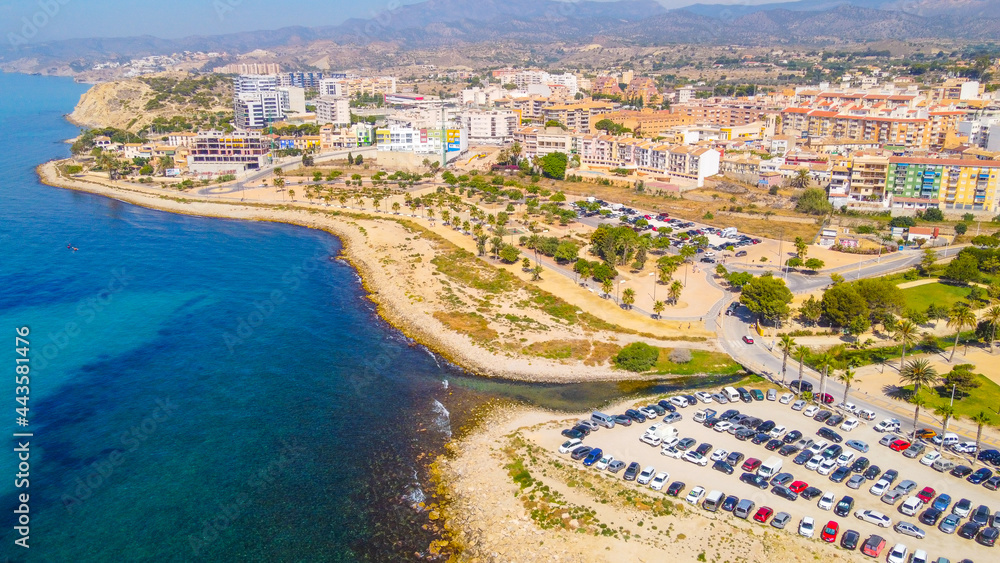 Vista Aéreas de la Playa de Villajoyosa o La Vila Joisa  en Alicante con sus bonitas y características fachadas tan coloridas.