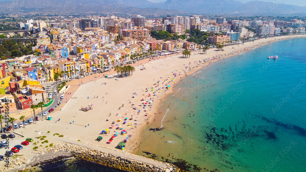 Vista Aéreas de la Playa de Villajoyosa o La Vila Joisa  en Alicante  con sus bonitas y características fachadas tan coloridas.