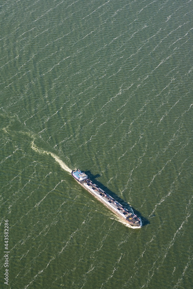 Boot op zee, Boat at sea Boot op zee, Boat at sea
