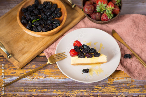 Cheese cake New-York with berries