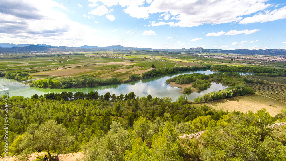 Obraz premium aerial views of the ebro river with boats and villages