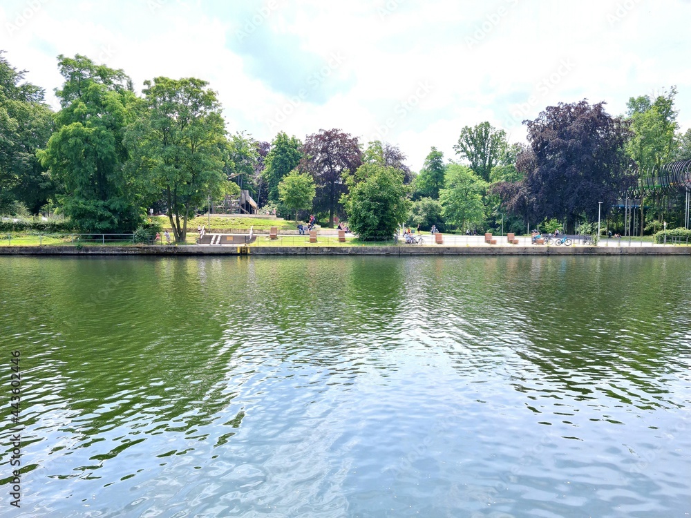 Obraz premium lake in the park