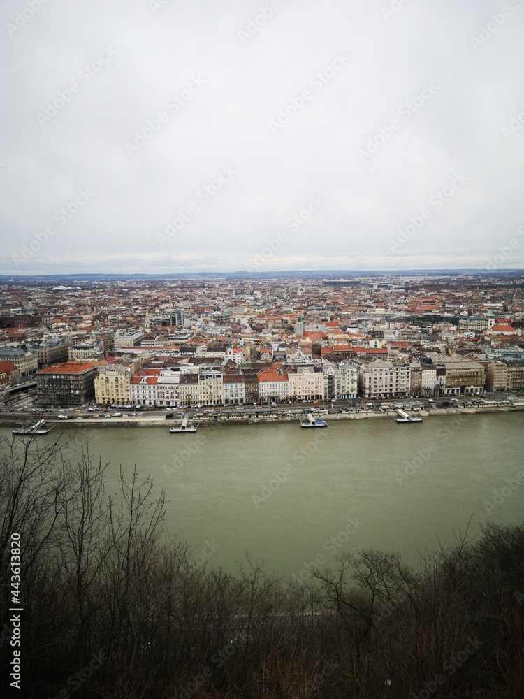 Naklejka premium Architect and river