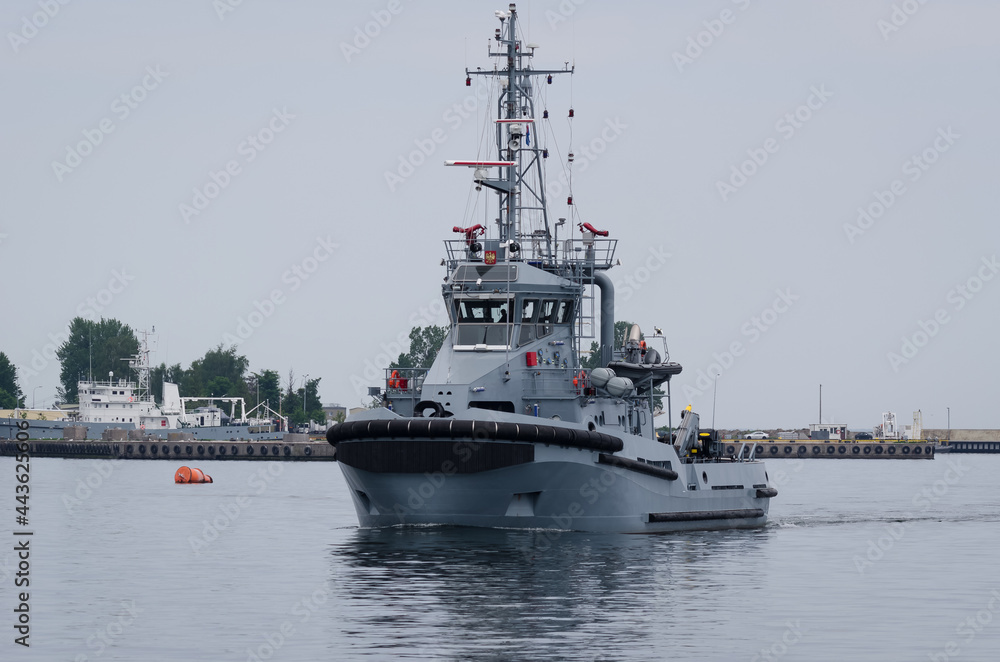 WARSHIP - A tugboat of Polish Navy is maneuvering in the port
