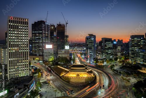 Obraz na płótnie downtown city at night Seoul, South Korea. w salonie
